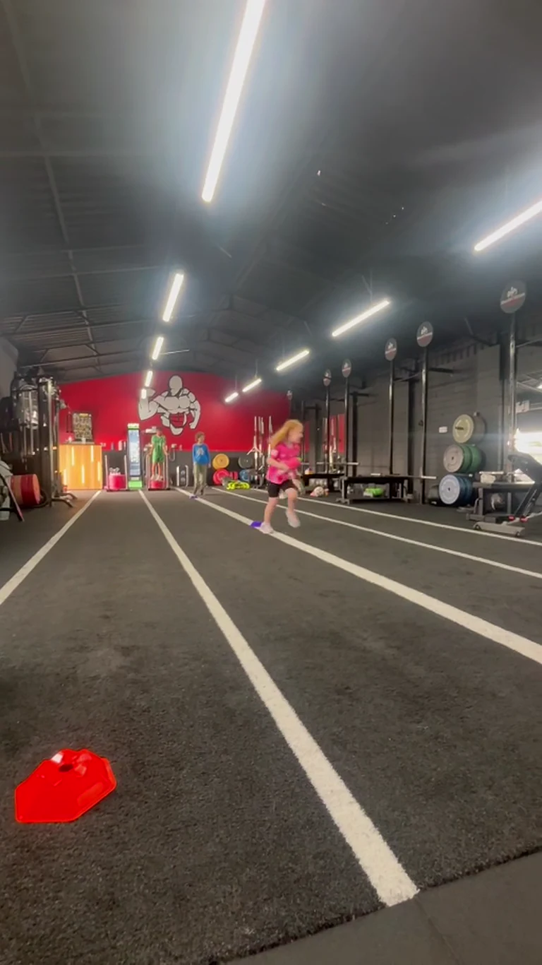 Child sprinting during a real Loc'Down Youth indoor speed session